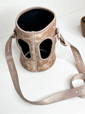 Hydrojug Neoprene Bottle Sling in Taupe Tie-Dye